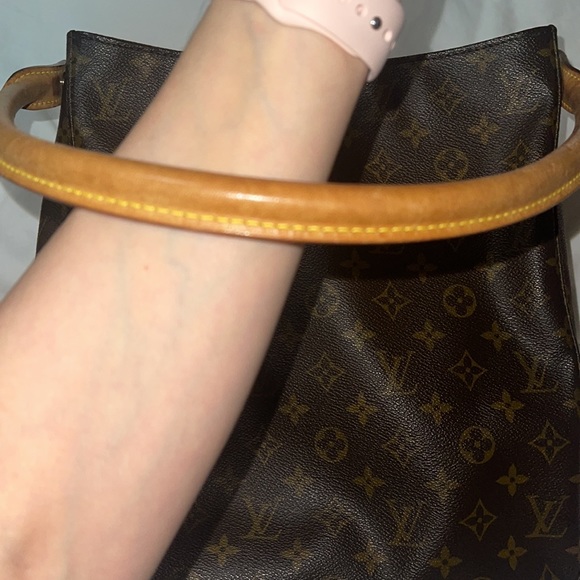Louis Vuitton Looping Bag - Picture 4 of 17